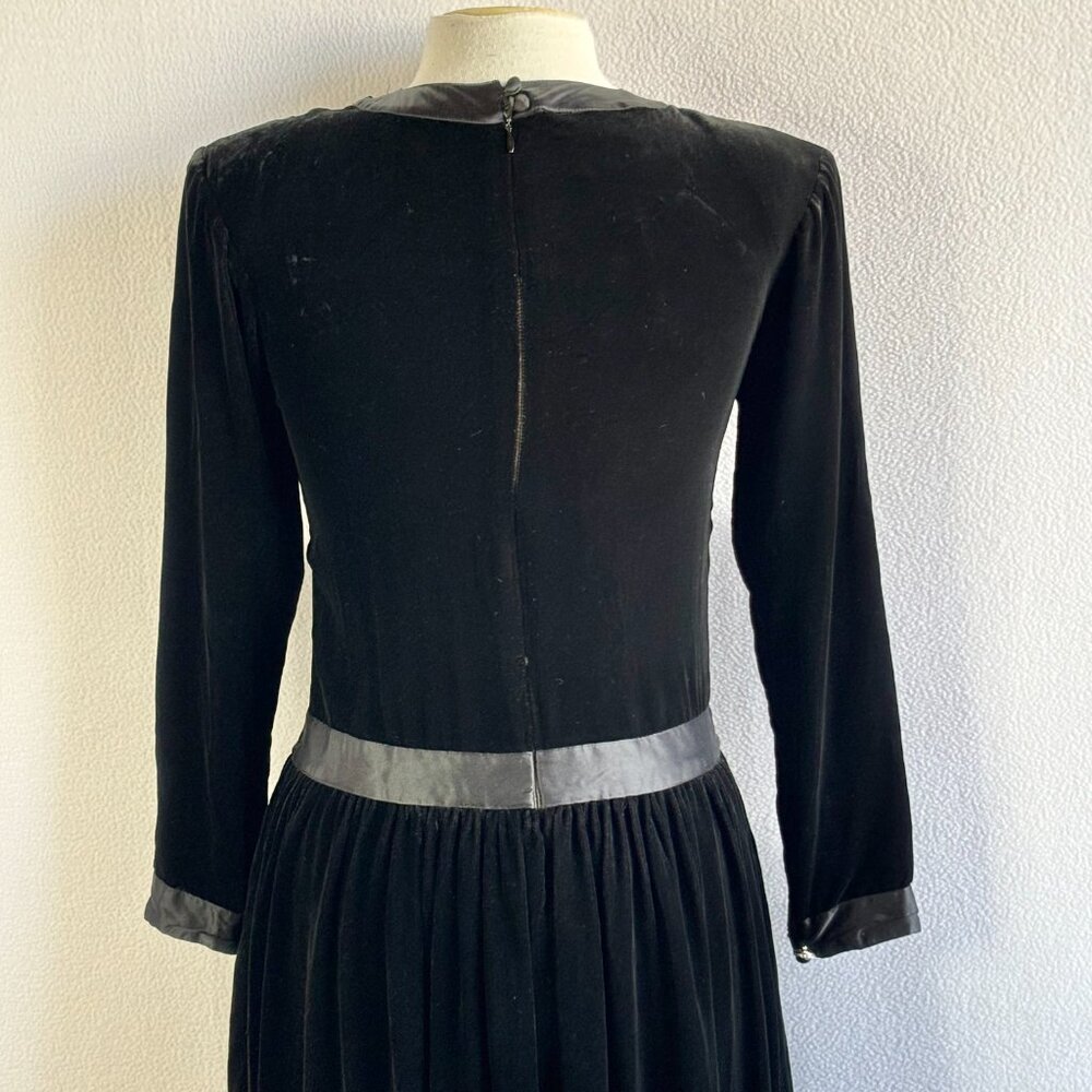 1980s Black Velvet Silk Modest Drop Waist Long Sleeve Party Dress with Pockets - Picture 6 of 10